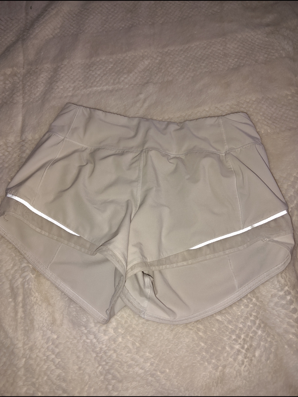 Women's High-Waist Performance Shorts in Light Beige